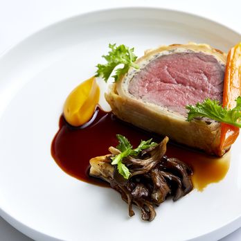 The Lanesborough Grill - Beef Wellington - British Near Me - London, XGL The Lanesborough Grill - Beef Wellington - British Near Me - London, XGL
