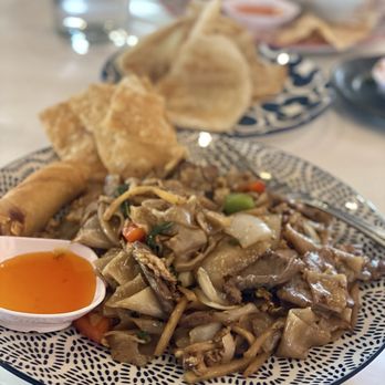Chili Basil Thai Cuisine - PAD KEE MAO (DRUNKEN NOODLE) - Thai Near Me - Ventura, California