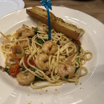 Margaritaville - Atlanta - Garlic Shrimp Pasta - Tiki Bars Near Me - Atlanta, Georgia