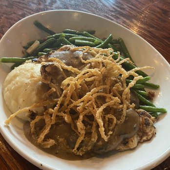 Llywelyn's Pub - Chicken, Garlic Mashed Potatoes, Green Beans - Irish Pub Near Me - Lee's Summit, Missouri