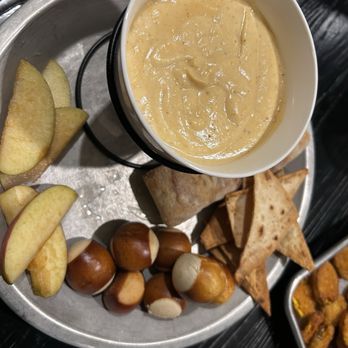 Eckert’s Cider Shed - The góndola fondu cheese with cider - Cideries Near Me - Belleville, Illinois Eckert’s Cider Shed - The góndola fondu cheese with cider - Cideries Near Me - Belleville, Illinois