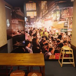 P'Nut Street Noodles - Interior