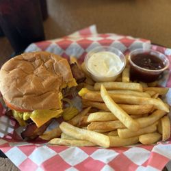 The Salty Heifer Cafe - Bacon Cheeseburger