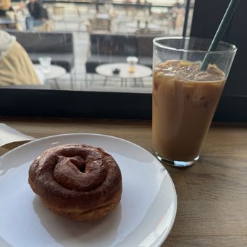 Starbucks - Pumpkin spice iced coffee and dry ass honeybun - Coffee & Tea Near Me - Oslo, 03 Starbucks - Pumpkin spice iced coffee and dry ass honeybun - Coffee & Tea Near Me - Oslo, 03