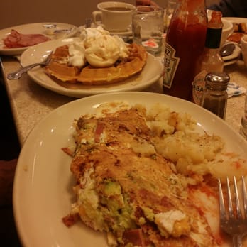 The Red Flame - Egg white Arizona omelet w/turkey bacon and avocado... waffles with ice cream - American Near Me - New York, New York