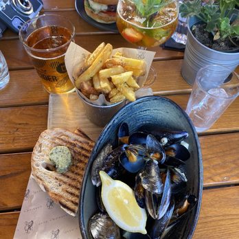The Garricks Head - Mussels & Truffle Fries (foreground), North Street Cider & Pimm's Cup in the center, and Garrick's Head Cheeseburger (background). - Pubs Near Me - Bath, BAS The Garricks Head - Mussels & Truffle Fries (foreground), North Street Cider & Pimm's Cup in the center, and Garrick's Head Cheeseburger (background). - Pubs Near Me - Bath, BAS