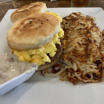 Rise n Dine - American biscuits with hash browns - American Near Me - Wheeling, Illinois