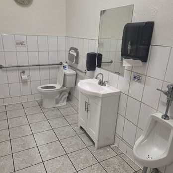Il Saggio Italian Restaurant - Bathroom - Italian Near Me - Commerce, California Il Saggio Italian Restaurant - Bathroom - Italian Near Me - Commerce, California