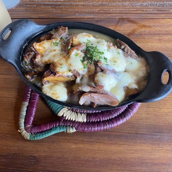 Farmhouse Cafe - Farmhouse poutine - Breakfast & Brunch Near Me - Honolulu, Hawaii Farmhouse Cafe - Farmhouse poutine - Breakfast & Brunch Near Me - Honolulu, Hawaii