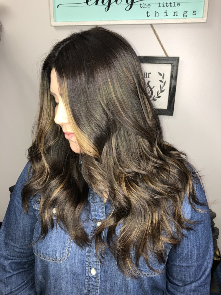 Kelly’s Color Studio Logo