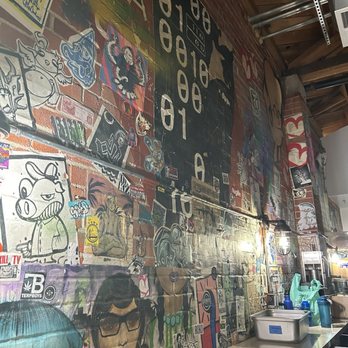 Fikscue Craft BBQ - Seating area - Barbeque Near Me - Alameda, California