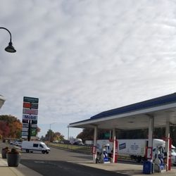 I-95 SB Service Plaza - Multiple businesses at this rest stop