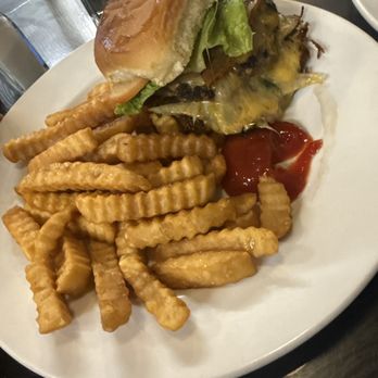 E Ohi Restaurant - Double stuffed burger - Breakfast & Brunch Near Me - Honolulu, Hawaii