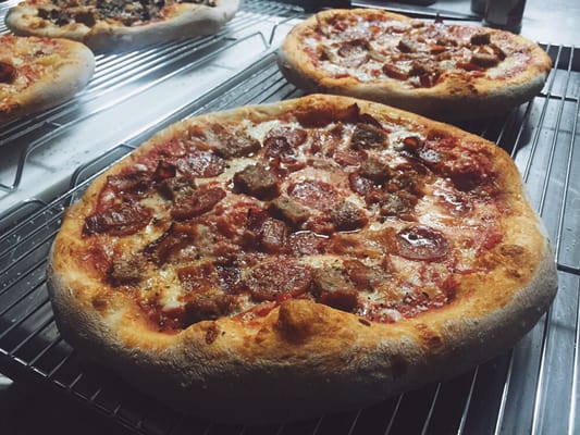 Dough Box Deep Dish & Pan Pizza by null