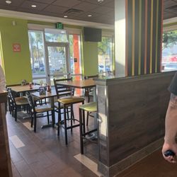 Pollo Campero - Dinning area