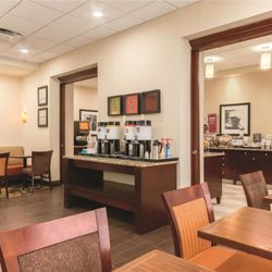 Hampton Inn by Hilton Edmonton/South, Alberta, Canada - Restaurant