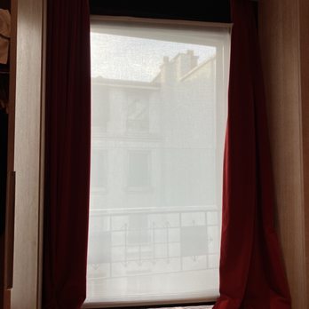 Hôtel Golden Tulip Opéra de Noailles - Window facing courtyard - Hotels Near Me - Paris, 75