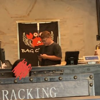 Bag O' Crab - Was blatantly RUDE not even trying to hide the fact he's just constantly on his phone - Cajun/Creole Near Me - Fairfield, California