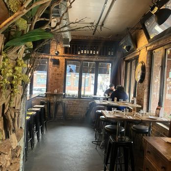 Charlies Bar & Kitchen - Bar area - Cocktail Bars Near Me - Bronx, New York