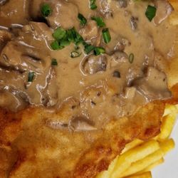 Zum Drosselmüller - Jägerschnitzel mit Pommes Frites