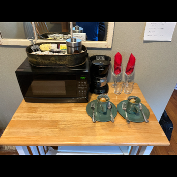 Aurora Park Cottages - Well stocked coffee bar/breakfast station. - Hotels Near Me - Calistoga, California