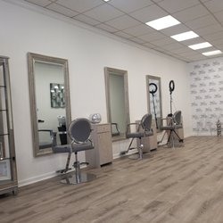 Nicole Fariani Hair Studio - Hair stations