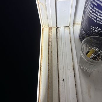 Pacific Breeze Window Cleaning - 2 bedroom window out of 5tracts found uncleaned. - Window Washing Near Me Pacific Breeze Window Cleaning - 2 bedroom window out of 5tracts found uncleaned. - Window Washing Near Me