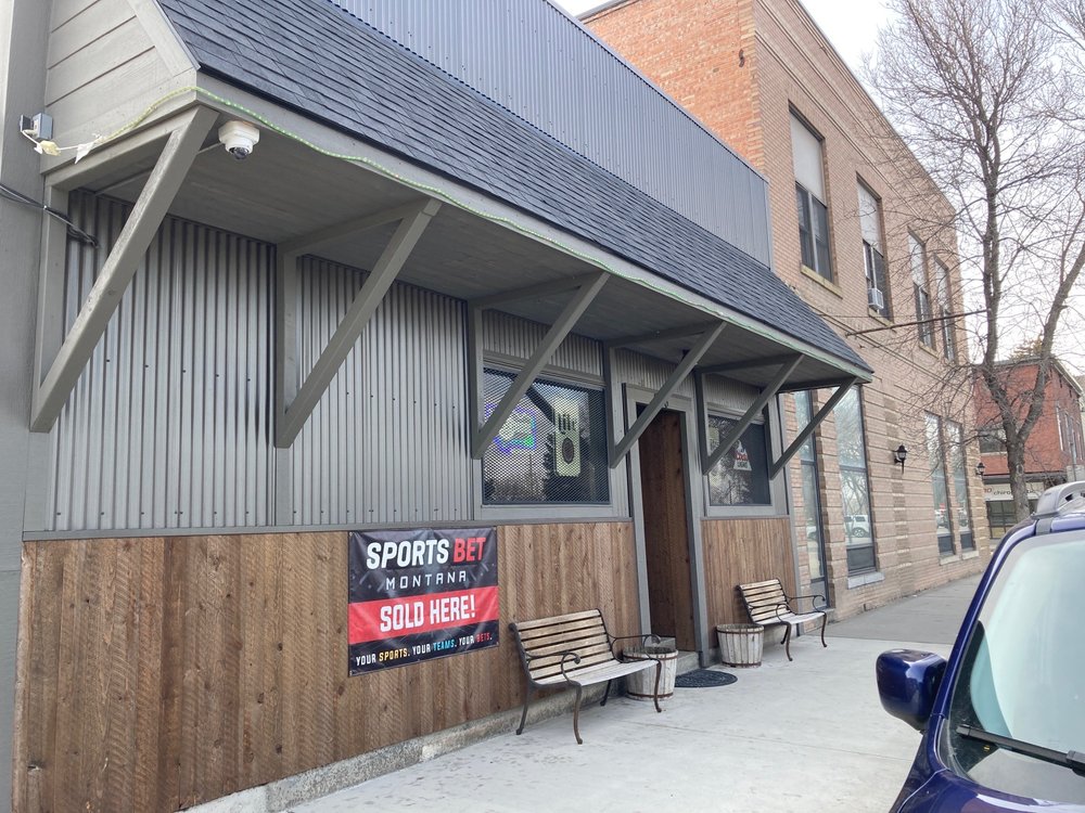 BROKEN ARROW BAR & CASINO Updated September 2024 208 E Main St