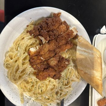 Basil's Italian - Chicken Alfredo - Italian Near Me - Gretna, Nebraska