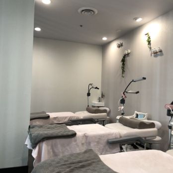 Elle Yaletown - Lash tech area - Hair Salons Near Me - Vancouver, British Columbia Elle Yaletown - Lash tech area - Hair Salons Near Me - Vancouver, British Columbia