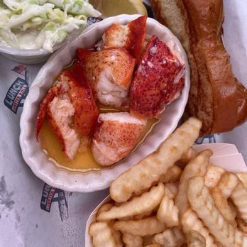 LUNCH Lobster Roll - Lobster roll - Seafood Near Me - Amagansett, New York LUNCH Lobster Roll - Lobster roll - Seafood Near Me - Amagansett, New York