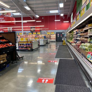 H-E-B - ows a grocery store aisle - Grocery Near Me - Gonzales, Texas H-E-B - ows a grocery store aisle - Grocery Near Me - Gonzales, Texas