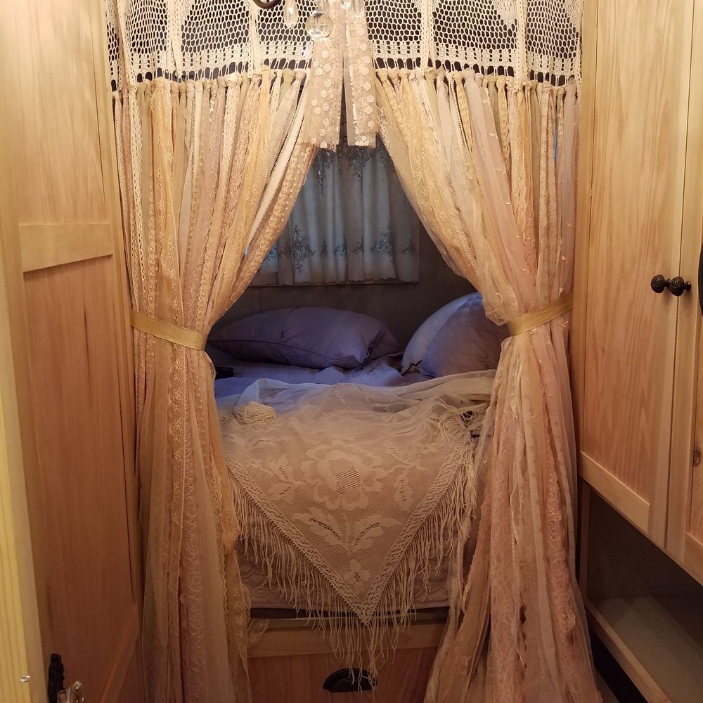 Salmon Gypsy Bed and Breakfast - Bed & Breakfast Near Me - Salmon, Idaho Salmon Gypsy Bed and Breakfast - Bed & Breakfast Near Me - Salmon, Idaho