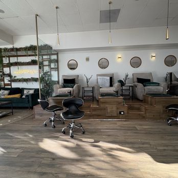 Eüca Beauty Lounge - Pedicure chairs - Nail Salons Near Me - Long Beach, California Eüca Beauty Lounge - Pedicure chairs - Nail Salons Near Me - Long Beach, California