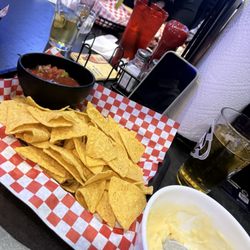 Wing Nutz - Not full glasses from a pitcher and what kind of side mac and cheese is that?