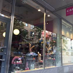 Carli - Outside shop