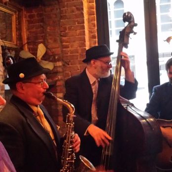 Tanner Smiths - Tara O'Grady and her jazz band - Cocktail Bars Near Me - New York, New York