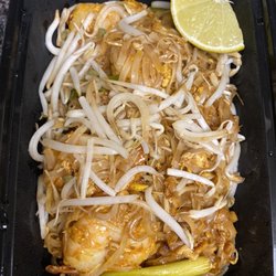 Ohho Ramen Dimsum - Shrimp pad Thai. Meh. I picked the shrimp out & ate them...