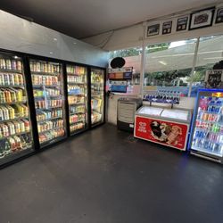 Roxie Deli & Barbeque - Drinks/ice cream for sale