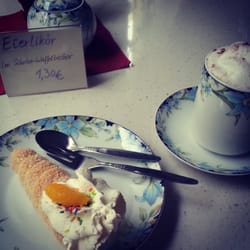Cafe Hügel - Schillerlocke mit Sahne  (ich habe übrigens wirklich Fisch erwartet)