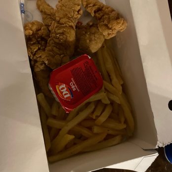 Dairy Queen Grill & Chill - Chicken strips 4 Pieces Chicken Strip Basket with Drink - Fast Food Near Me - Burien, Washington