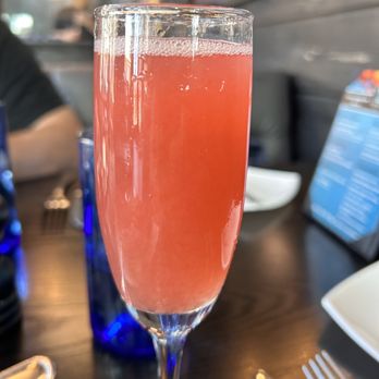 Blackwall Hitch - Berry Mimosa! - New American Near Me - Baltimore, Maryland