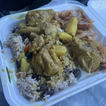 Barrington's Jamaican Kitchen - Curry Chicken Plate - Caribbean Near Me - Bakersfield, California Barrington's Jamaican Kitchen - Curry Chicken Plate - Caribbean Near Me - Bakersfield, California