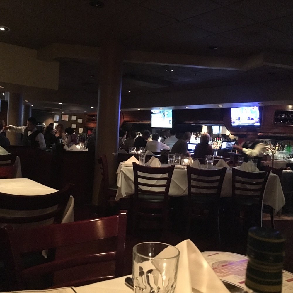 Carmine's - Looking at the bar. - Italian Near Me - Chicago, Illinois