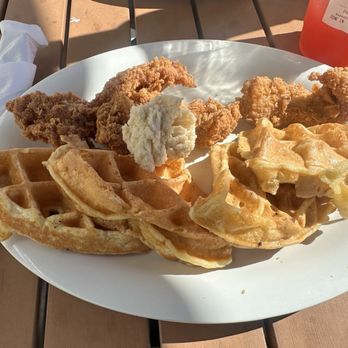 Maple Street Biscuit Company - Chix + Waffles & Peach-Berry Lemonade - Breakfast & Brunch Near Me - Winter Garden, Florida Maple Street Biscuit Company - Chix + Waffles & Peach-Berry Lemonade - Breakfast & Brunch Near Me - Winter Garden, Florida