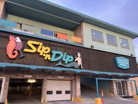 Sip 'n Dip Lounge (1962) by null