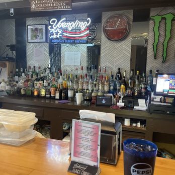 Sammy Sue's BBQ - The bar - Barbeque Near Me - Dover, Ohio