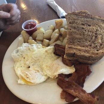 Helen's Restaurant - Egg breakfast - Breakfast & Brunch Near Me - Machias, Maine