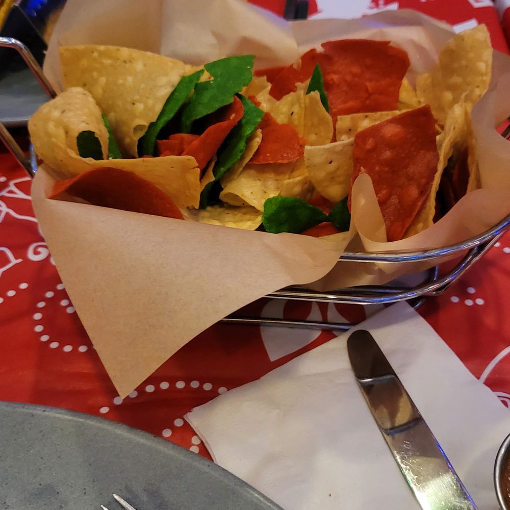 Pete's Sunset Grille - Chips & Guacamole - American Near Me - Huntington Beach, California