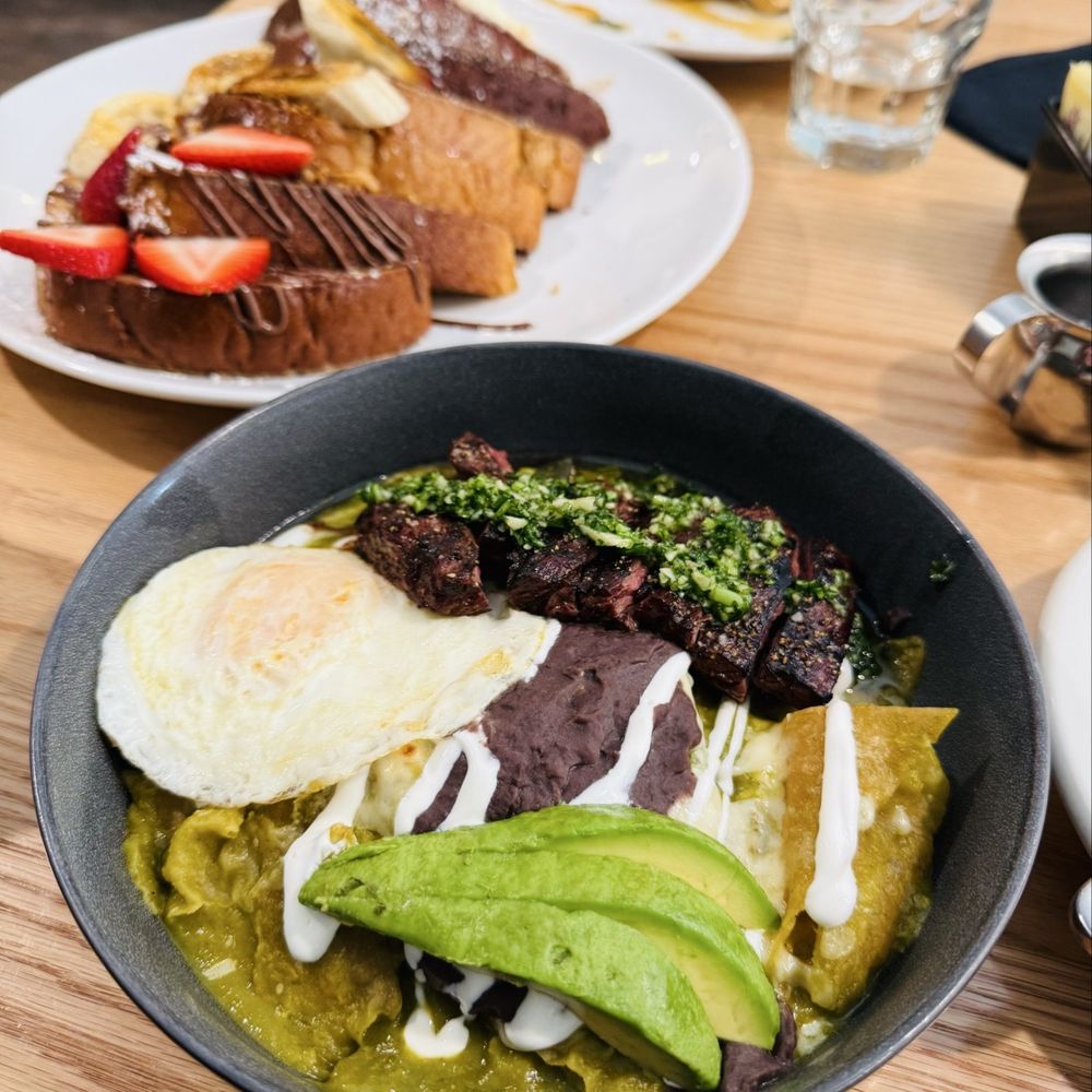 Un Amor - Steak Chilaquiles - Breakfast & Brunch Near Me - Chicago, Illinois Un Amor - Steak Chilaquiles - Breakfast & Brunch Near Me - Chicago, Illinois